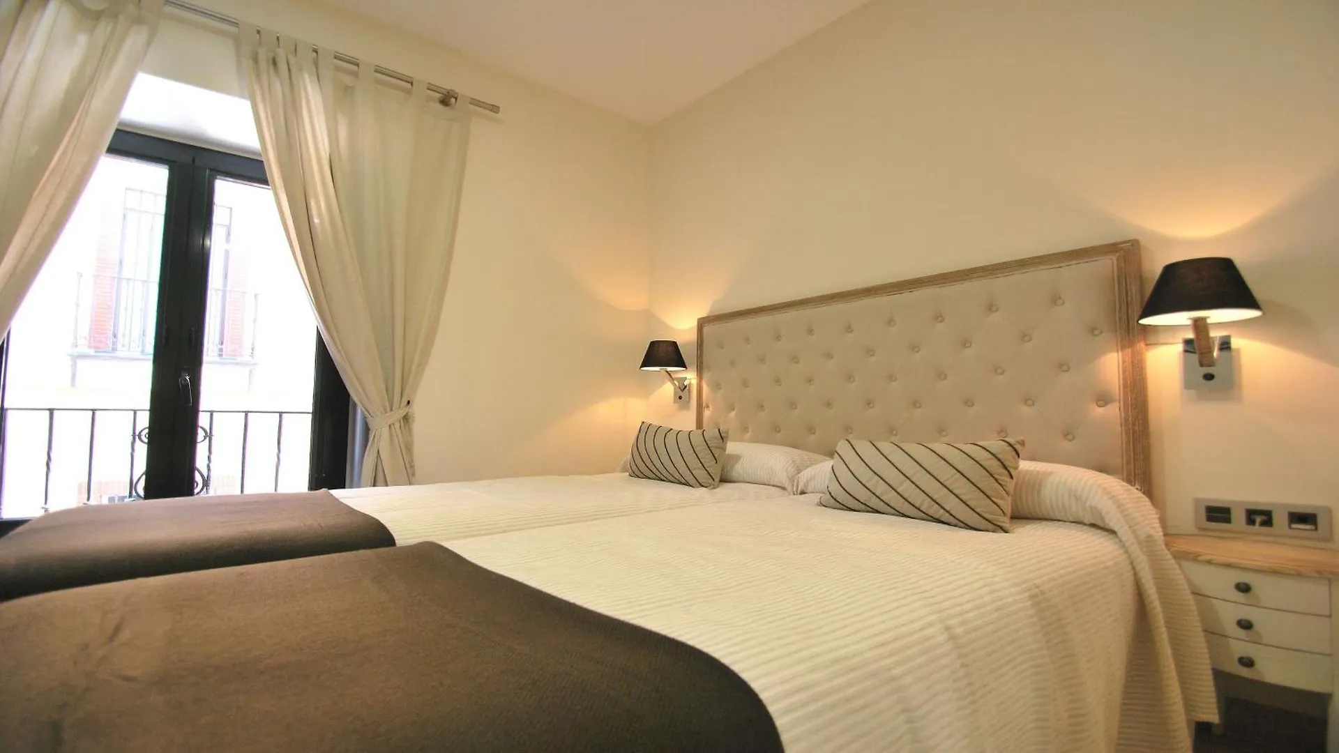 Apartamentos Living Sevilla Centro Maestranza Siviglia