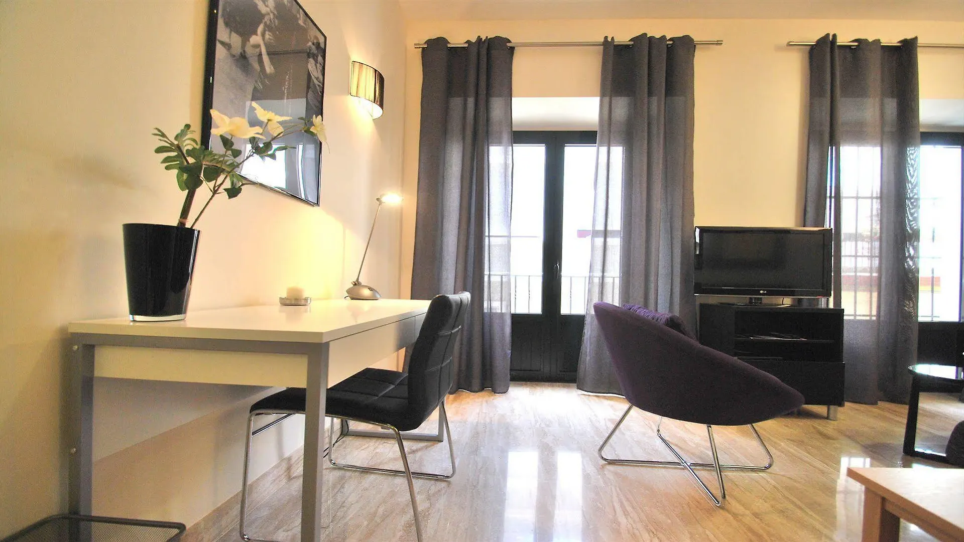 Apartamentos Living Sevilla Centro Maestranza Siviglia